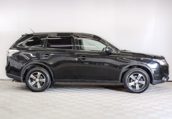 Подержанный автомобиль Mitsubishi Outlander 2014 года (4 фото)
