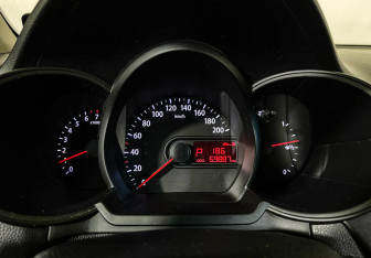 Подержанный автомобиль Kia Picanto 2011 года (11 фото)