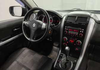 Подержанный автомобиль Suzuki Grand Vitara 2008 года (11 фото)