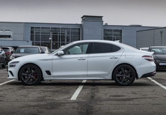 Подержанный автомобиль Genesis G70 2021 года (8 фото)