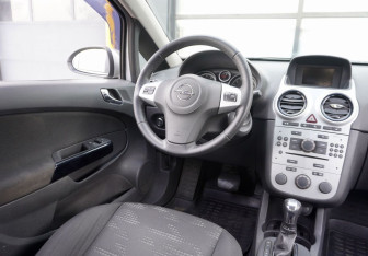 Подержанный автомобиль Opel Corsa 2011 года (13 фото)