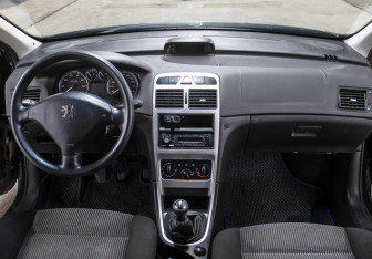 Подержанный автомобиль Peugeot 307 Hatchback 2007 года (13 фото)