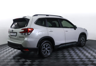 Подержанный автомобиль Subaru Forester Suv 2018 года (5 фото)