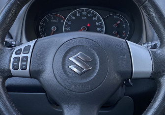 Подержанный автомобиль Suzuki SX4 Hatchback 2009 года (15 фото)