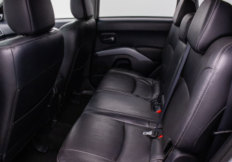 Подержанный автомобиль Mitsubishi Outlander 2008 года (11 фото)