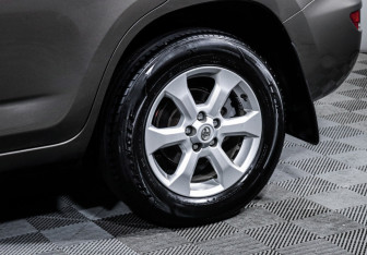 Подержанный автомобиль Toyota RAV4 2011 года (15 фото)