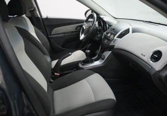 Подержанный автомобиль Chevrolet Cruze Sedan 2013 года (9 фото)