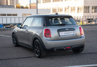 Подержанный автомобиль MINI Hatch 2020 года (7 фото)