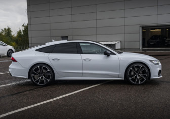 Подержанный автомобиль Audi A7 2021 года (6 фото)