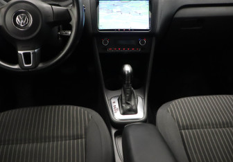 Подержанный автомобиль Volkswagen Polo Sedan 2013 года (8 фото)