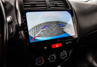 Подержанный автомобиль Mitsubishi ASX 2011 года (13 фото)