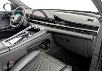 Подержанный автомобиль Exeed RX 2023 года (11 фото)