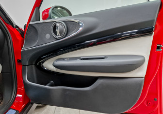 Подержанный автомобиль MINI Clubman Wagon 2021 года (25 фото)