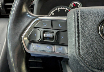 Подержанный автомобиль Toyota Land Cruiser Suv 2021 года (16 фото)