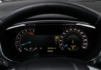 Подержанный автомобиль Ford Mondeo Sedan 2015 года (24 фото)