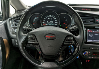 Подержанный автомобиль Kia Ceed Hatchback 2017 года (24 фото)