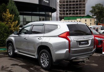 Подержанный автомобиль Mitsubishi Pajero Sport 2017 года (5 фото)