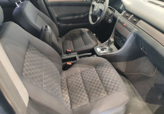 Подержанный автомобиль Audi A6 Sedan 2001 года (9 фото)