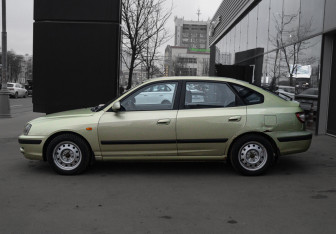 Подержанный автомобиль Hyundai Elantra Sedan 2004 года (8 фото)