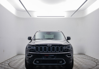 Подержанный автомобиль Jeep Grand Cherokee 2021 года (2 фото)