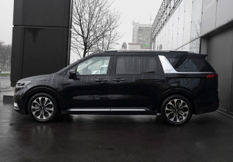 Подержанный автомобиль Kia Carnival 2021 года (8 фото)