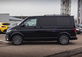 Подержанный автомобиль Volkswagen Multivan 2020 года (10 фото)