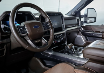 Подержанный автомобиль Ford F-150 2023 года (14 фото)