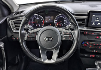 Подержанный автомобиль Kia Ceed Hatchback 2019 года (22 фото)