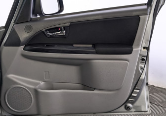 Подержанный автомобиль Suzuki SX4 Hatchback 2013 года (25 фото)