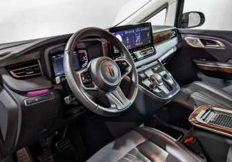 Подержанный автомобиль Hongqi HQ9 2022 года (14 фото)