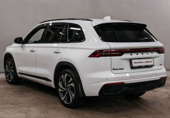 Подержанный автомобиль Geely Monjaro 2023 года (7 фото)