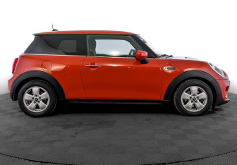 Подержанный автомобиль MINI Hatch 2019 года (4 фото)