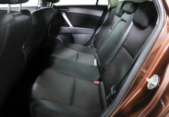 Подержанный автомобиль Mazda 3 Hatchback 2012 года (10 фото)