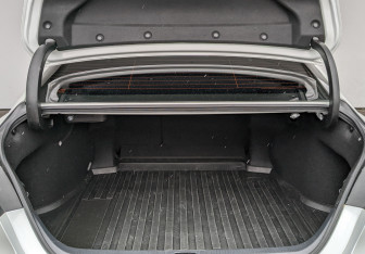 Подержанный автомобиль Toyota Camry Sedan 2022 года (10 фото)