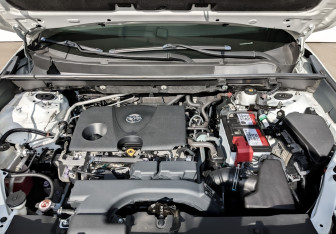 Подержанный автомобиль Toyota RAV4 2021 года (9 фото)