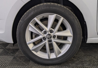 Подержанный автомобиль Skoda Rapid Liftback 2018 года (12 фото)