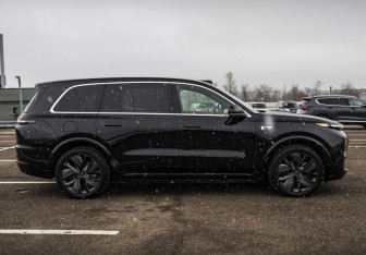 Подержанный автомобиль LiXiang L9 2023 года (4 фото)