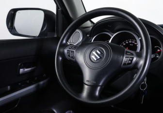 Подержанный автомобиль Suzuki Grand Vitara 2008 года (13 фото)