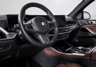 Подержанный автомобиль BMW X5 2024 года (14 фото)