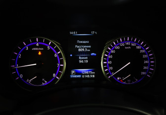 Подержанный автомобиль Infiniti Q50 2014 года (16 фото)