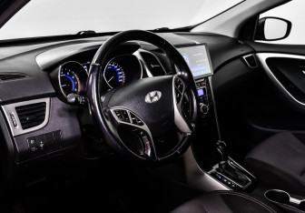 Подержанный автомобиль Hyundai i30 Hatchback 2012 года (12 фото)