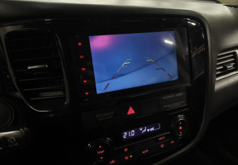 Подержанный автомобиль Mitsubishi Outlander 2018 года (14 фото)