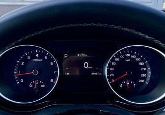 Подержанный автомобиль Kia Ceed Wagon 2021 года (33 фото)