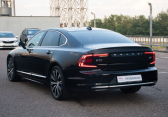 Подержанный автомобиль Volvo S90 2021 года (7 фото)