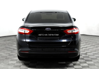 Подержанный автомобиль Ford Mondeo Sedan 2015 года (6 фото)