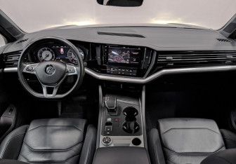 Подержанный автомобиль Volkswagen Touareg 2018 года (14 фото)