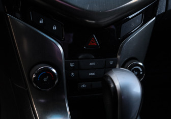 Подержанный автомобиль Chevrolet Cruze Sedan 2014 года (14 фото)