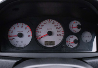 Подержанный автомобиль Mitsubishi Lancer Wagon 2006 года (12 фото)