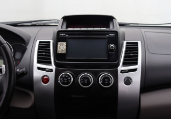 Подержанный автомобиль Mitsubishi Pajero Sport 2014 года (18 фото)