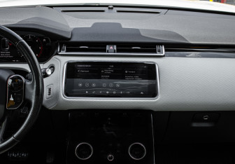 Подержанный автомобиль Land Rover Range Rover Velar 2017 года (13 фото)